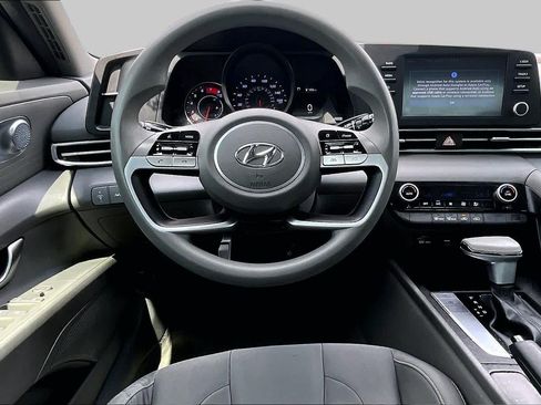 Used 2023 Hyundai Elantra SEL FWD image 6
