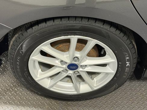 Used 2015 Ford Focus SE image 38