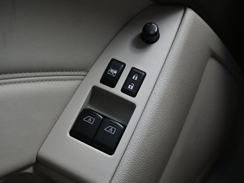 Used 2010 INFINITI G37 Journey w/ Premium Pkg image 26