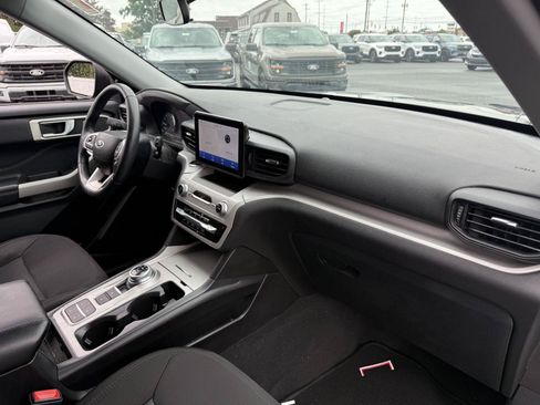 Used 2023 Ford Explorer XLT RWD image 12