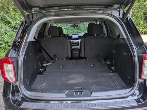 Used 2020 Ford Explorer XLT w/ Comfort Package AWD/4WD image 13