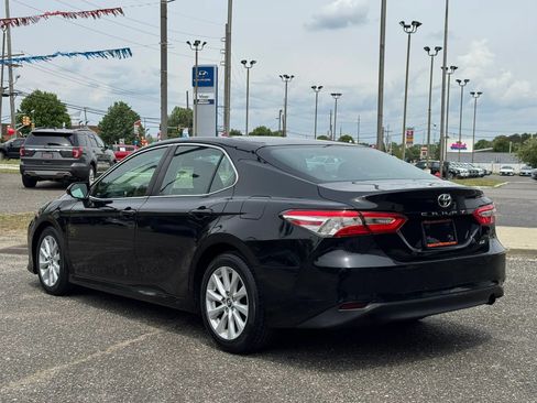 Used 2018 Toyota Camry LE FWD image 3