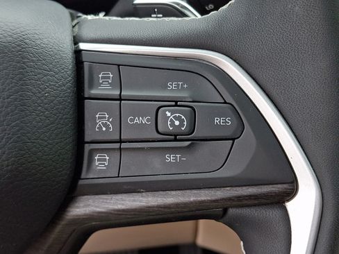 Certified 2023 Jeep Grand Cherokee L Limited w/ Luxury Tech Group II AWD/4WD image 21