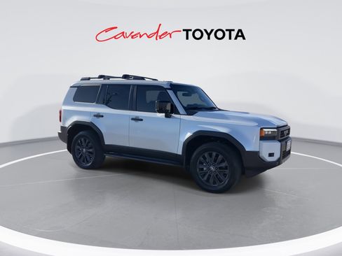 Used 2025 Toyota Land Cruiser image 2