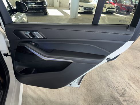 Used 2025 BMW X7 xDrive40i w/ M Sport Package image 11