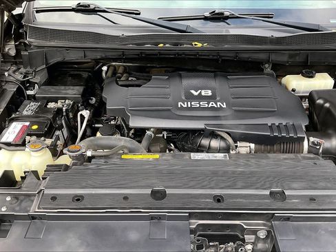 Used 2017 Nissan Titan SV image 28