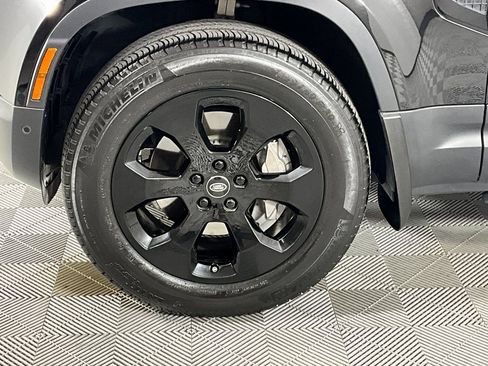 Used 2023 Land Rover Defender 90 SE image 26