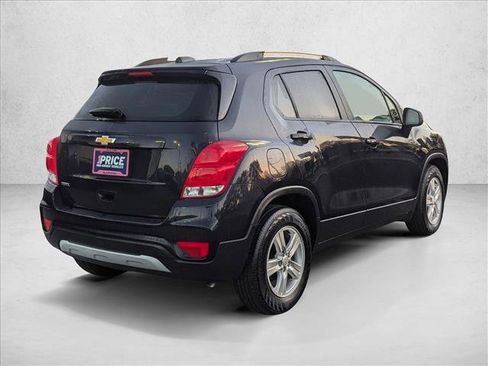 Used 2022 Chevrolet Trax LT w/ LT Convenience Package image 5