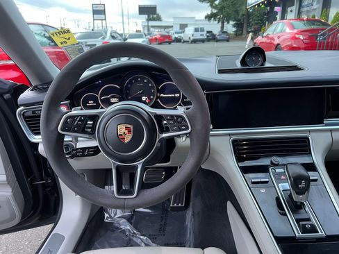 Used 2019 Porsche Panamera 4S image 30