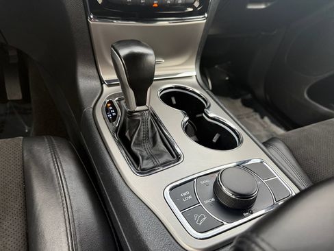 Used 2020 Jeep Grand Cherokee Laredo w/ Quick Order Package 2BN North AWD/4WD image 13