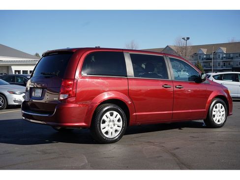 Used 2019 Dodge Grand Caravan SE w/ UConnect Hands-Free Group image 3