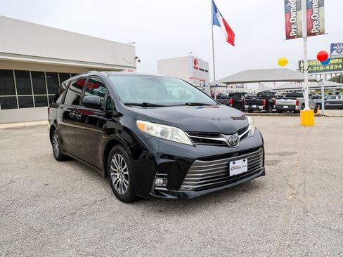 Used 2019 Toyota Sienna XLE FWD image 5