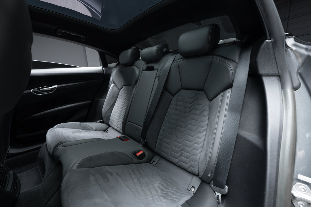 Used 2022 Audi e-tron GT Premium Plus AWD/4WD image 45