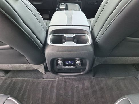 Used 2025 Buick Enclave Preferred w/ Super Cruise Package FWD image 31