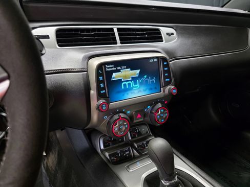 Used 2013 Chevrolet Camaro SS w/ SS Performance Package RWD image 26