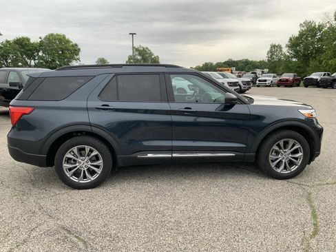 Used 2022 Ford Explorer XLT w/ Equipment Group 202A AWD/4WD image 15