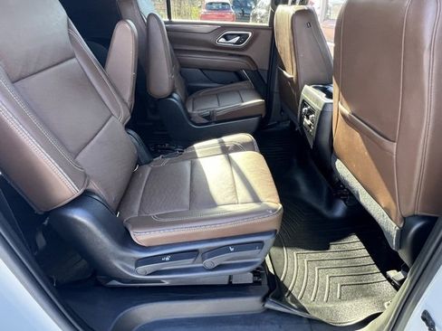 Used 2021 Chevrolet Suburban High Country image 32