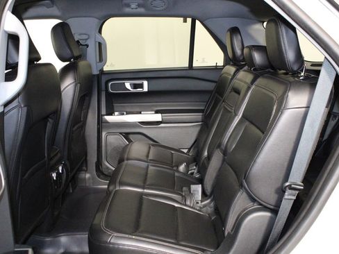 Used 2021 Ford Explorer XLT w/ Equipment Group 202A image 13
