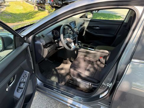 Used 2024 Nissan Sentra SV FWD image 12