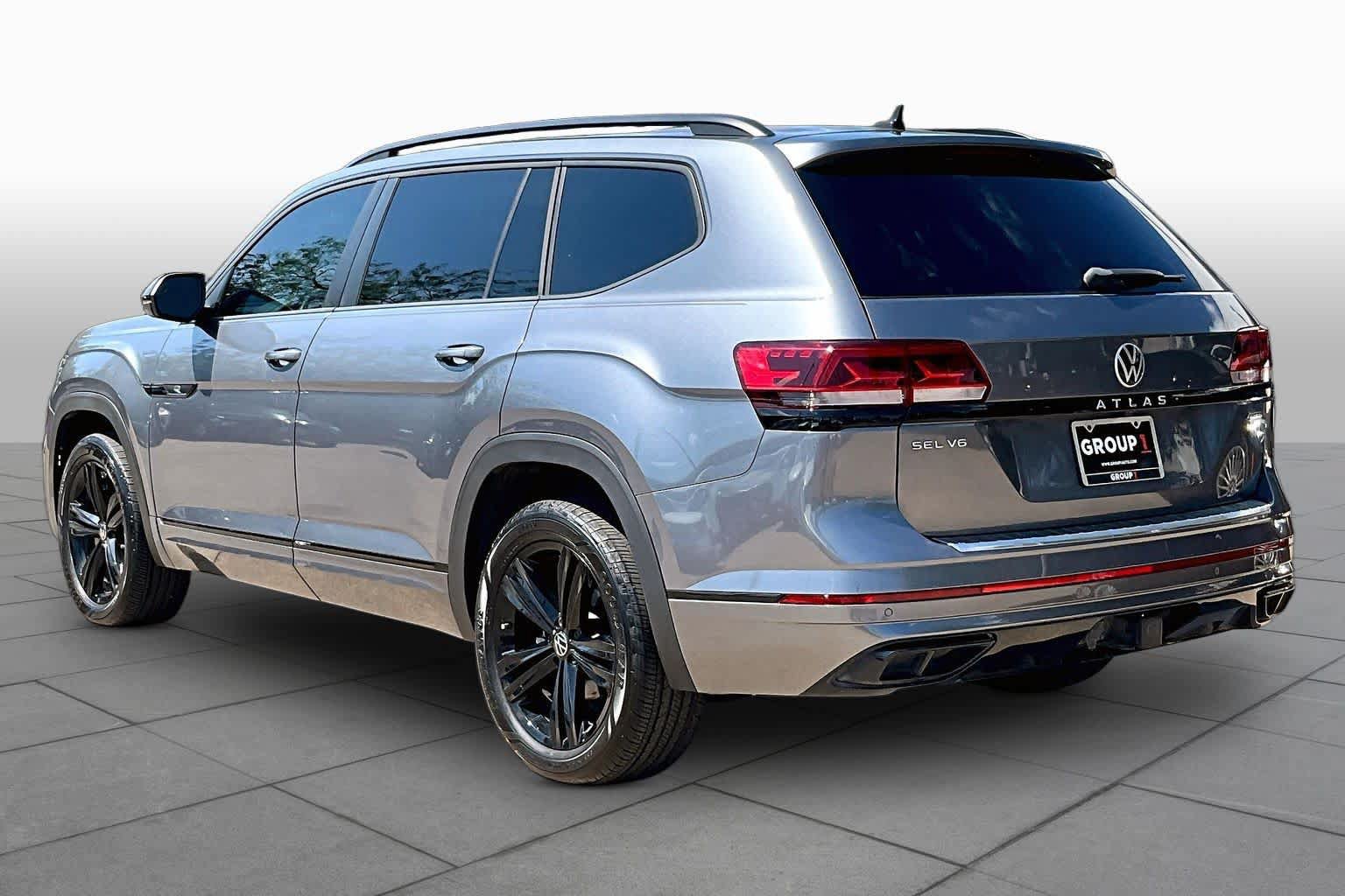 Used 2023 Volkswagen Atlas SEL R-Line AWD/4WD image 12