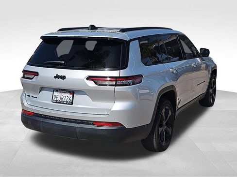 Used 2023 Jeep Grand Cherokee L Laredo image 3