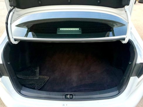 Used 2022 Toyota Corolla LE FWD image 12