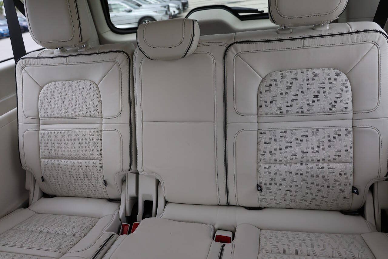 Used 2022 Lincoln Navigator L Black Label AWD/4WD image 17