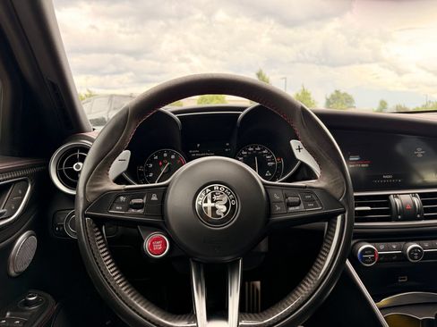 Used 2017 Alfa Romeo Giulia Quadrifoglio RWD image 53