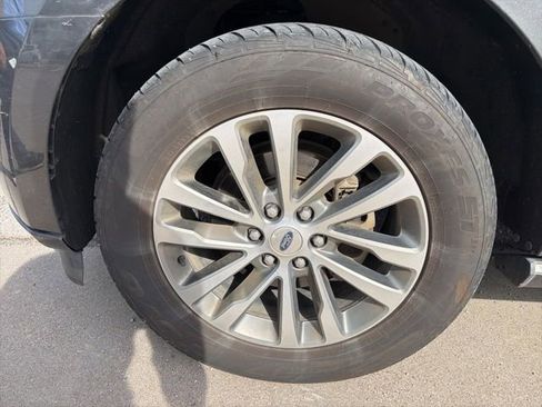 Used 2018 Ford Expedition Limited w/ Equipment Group 301A RWD image 11