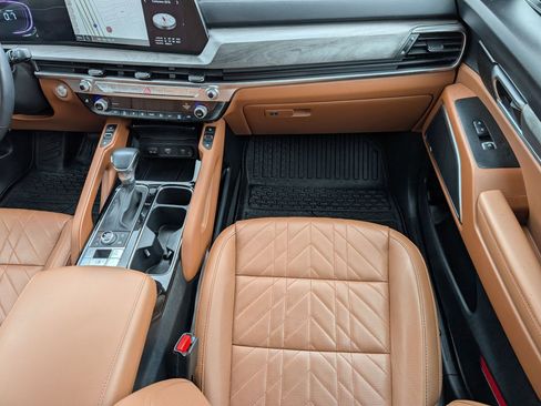 Used 2025 Kia Telluride AWD image 31