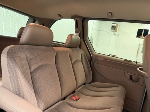 Used 2002 Dodge Caravan SE image 60