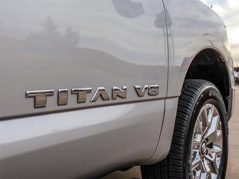 Used 2020 Nissan Titan SL w/ Moonroof Package image 15