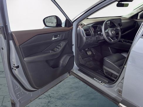Used 2023 Nissan Rogue SL w/ SL Premium Package FWD image 11