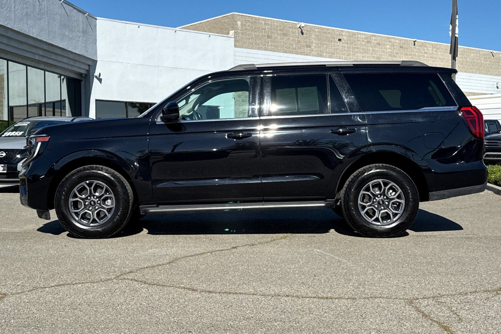 Used 2025 Ford Expedition Active AWD/4WD image 9
