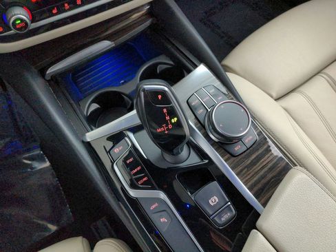 Used 2020 BMW 530e xDrive w/ Convenience Package image 19