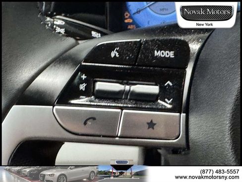 Used 2025 Hyundai Elantra Limited FWD image 13