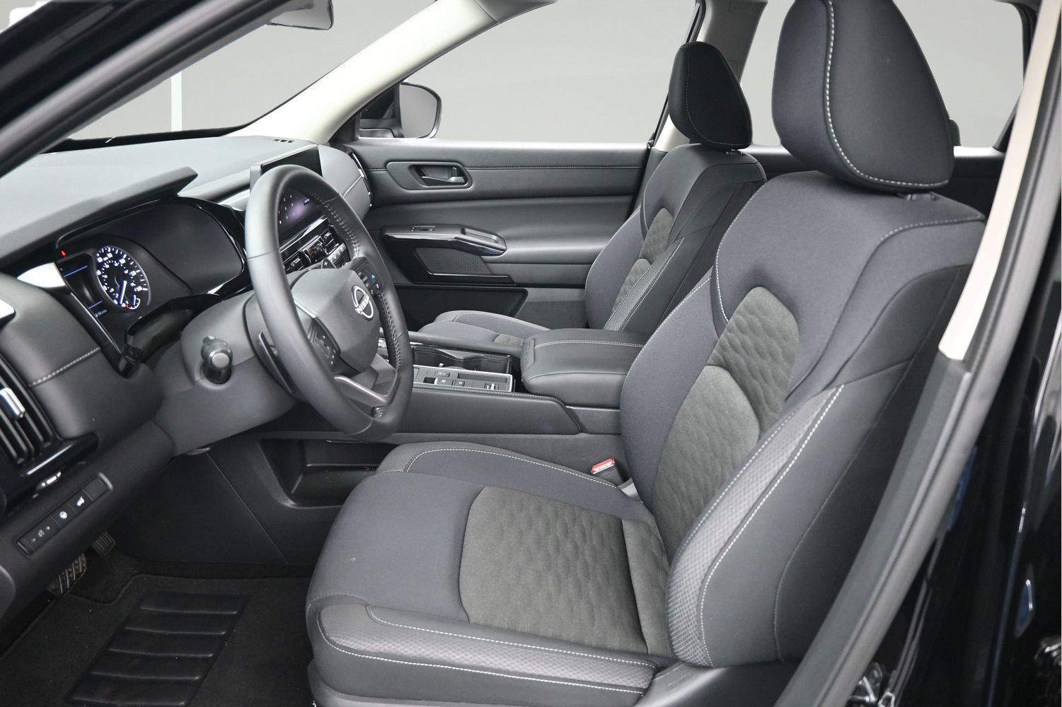 Certified 2026 Nissan Pathfinder SV FWD image 9