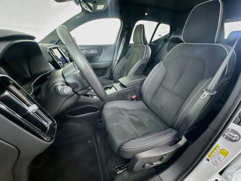 Used 2024 Volvo XC40 Recharge Plus w/ Protection Package Premier RWD image 13