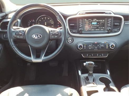 Used 2017 Kia Sorento EX image 6