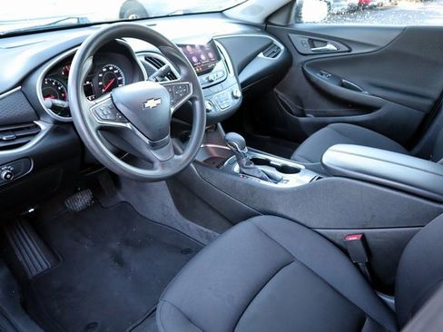 Used 2023 Chevrolet Malibu LT image 3