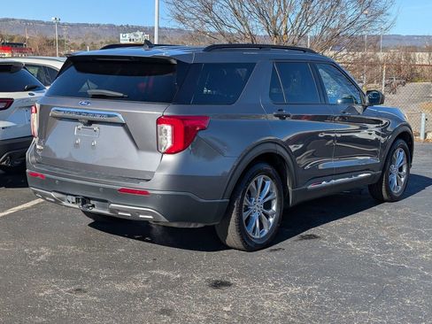 Used 2022 Ford Explorer XLT w/ Equipment Group 202A image 6
