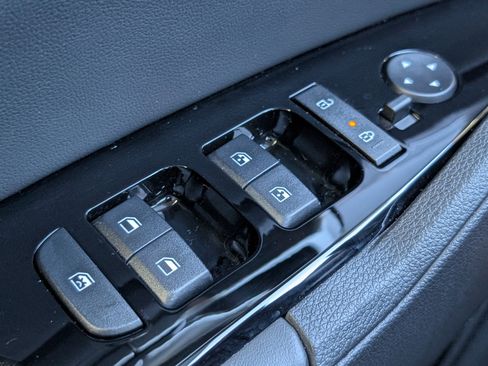 Used 2025 Kia Sportage EX w/ Premium Package image 24