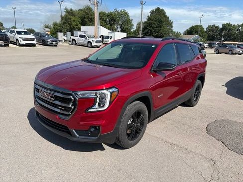 Used 2024 GMC Terrain AT4 AWD/4WD image 2