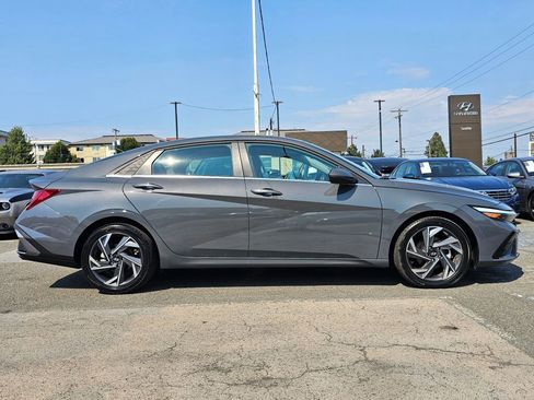 Used 2024 Hyundai Elantra SEL w/ Convenience Package image 8