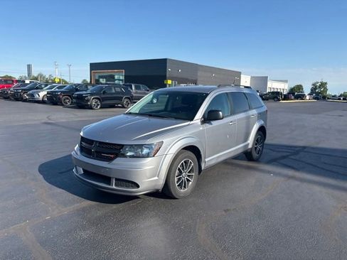 Used 2018 Dodge Journey SE w/ Blacktop Package FWD image 4