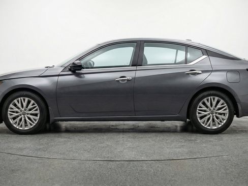 Used 2025 Nissan Altima 2.5 SV FWD image 5