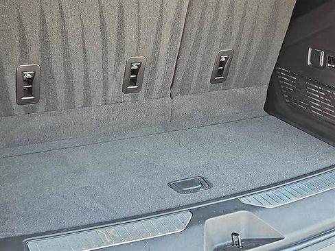 Used 2023 GMC Yukon Denali w/ Advanced Technology Package RWD image 9