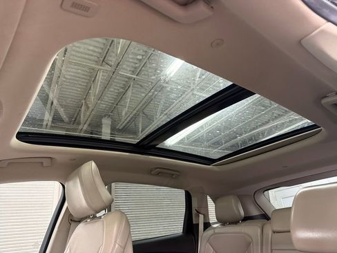 Used 2022 Lincoln Nautilus Reserve w/ Equipment Group 201A image 9