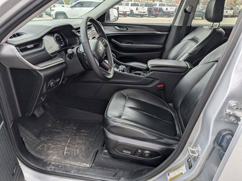 Used 2022 Jeep Grand Cherokee Limited image 2