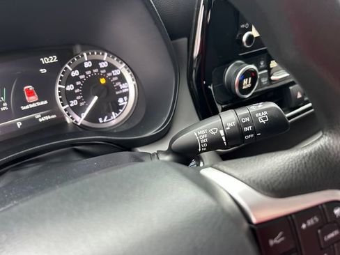 Used 2023 Toyota Highlander L image 17